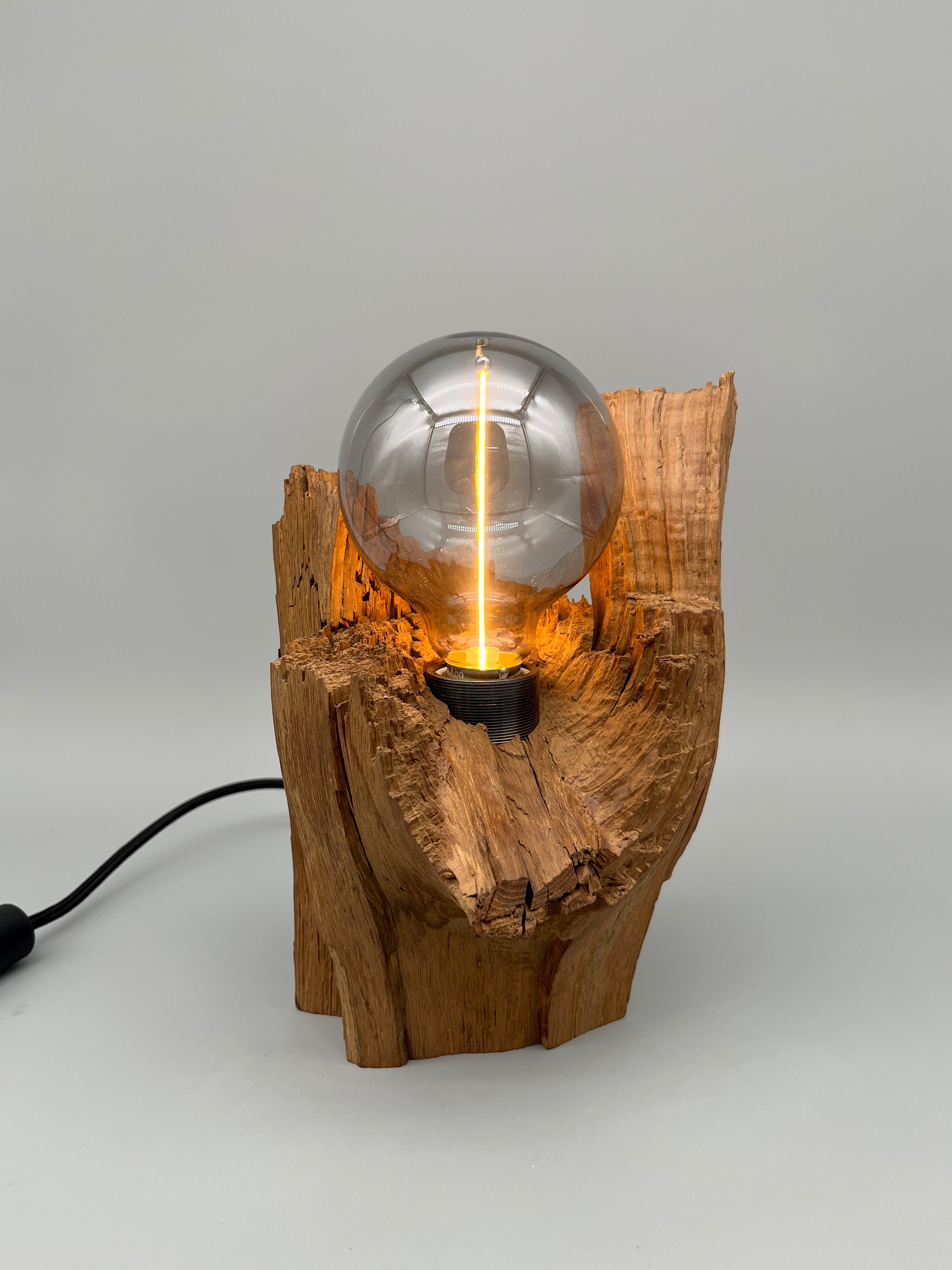 Nachttischlampe aus Hof zu Wil Eiche (Bruchholz)