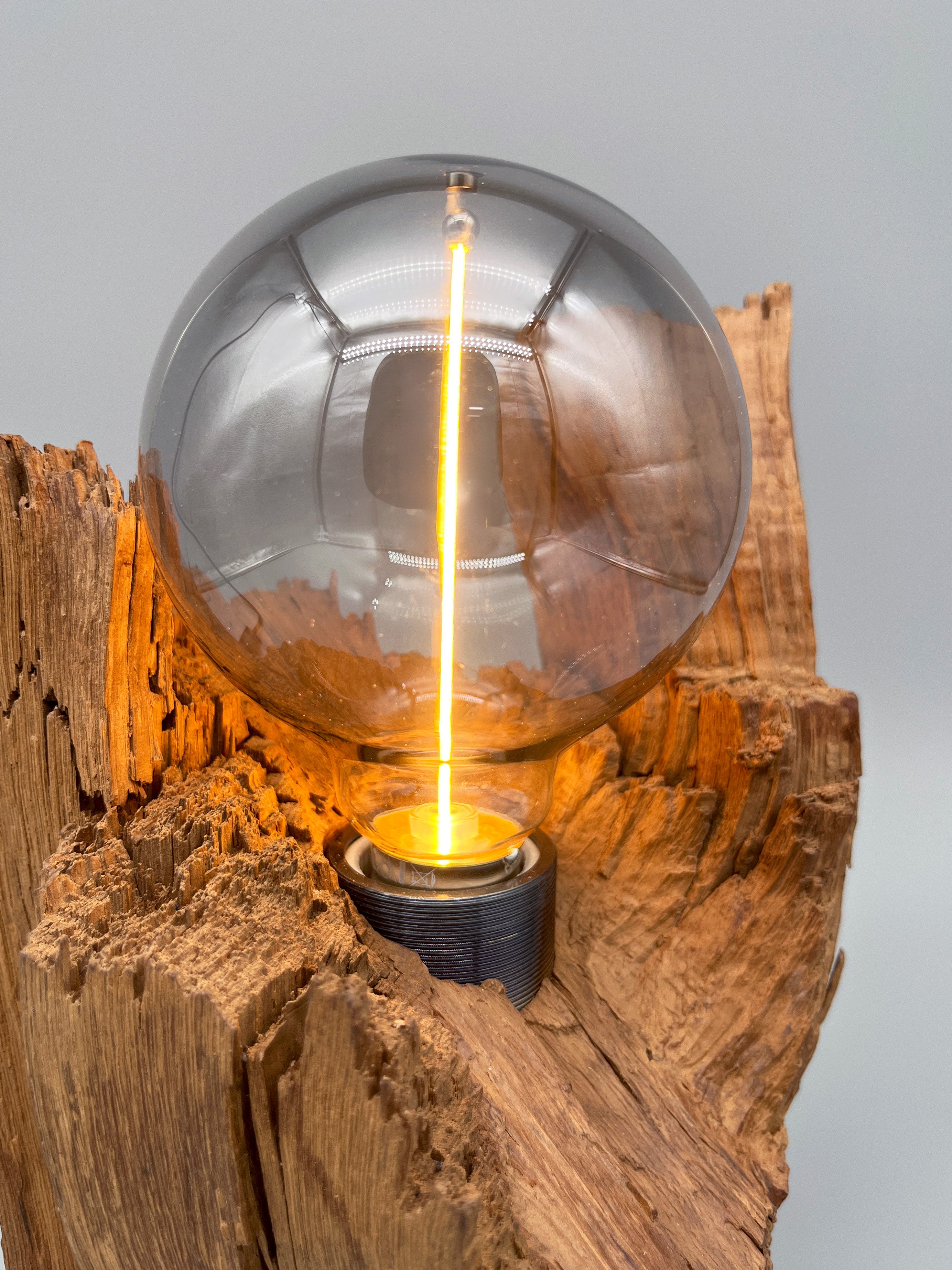 Nachttischlampe aus Hof zu Wil Eiche (Bruchholz)