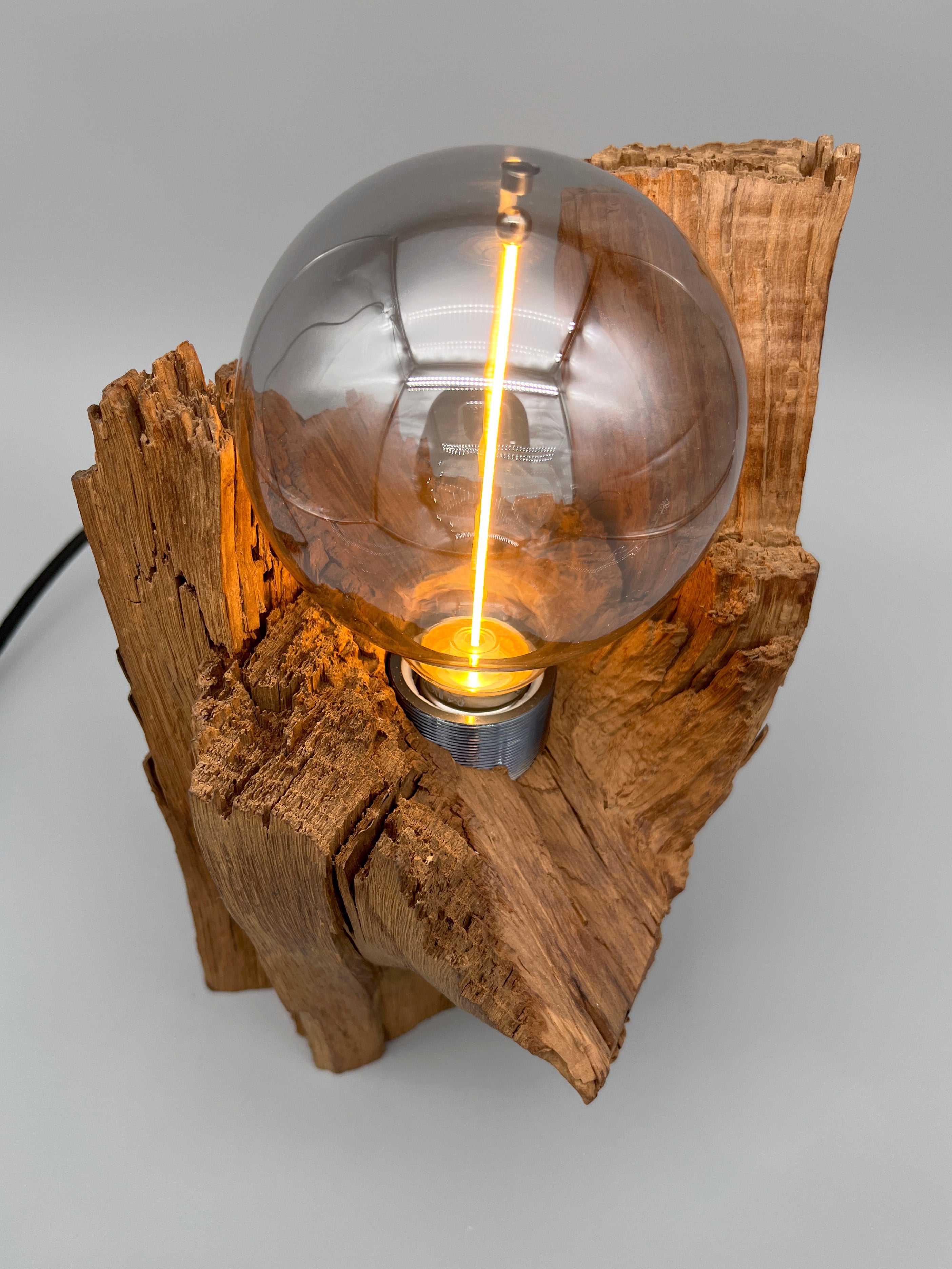 Nachttischlampe aus Hof zu Wil Eiche (Bruchholz)