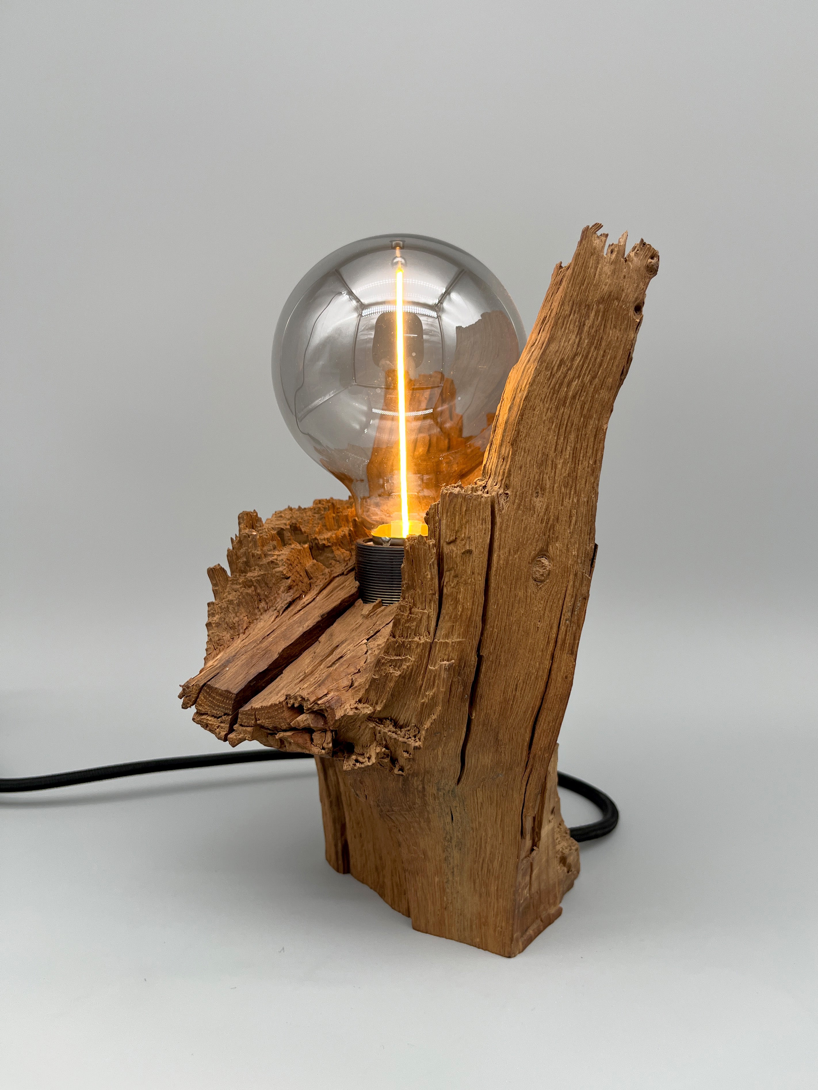 Nachttischlampe aus Hof zu Wil Eiche (Bruchholz)