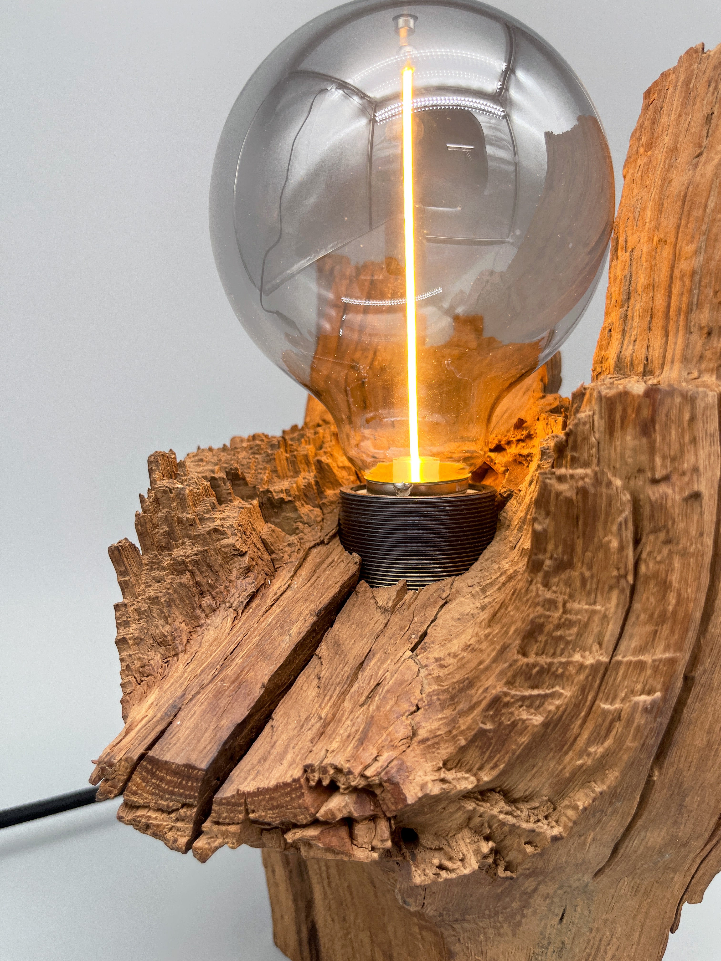 Nachttischlampe aus Hof zu Wil Eiche (Bruchholz)