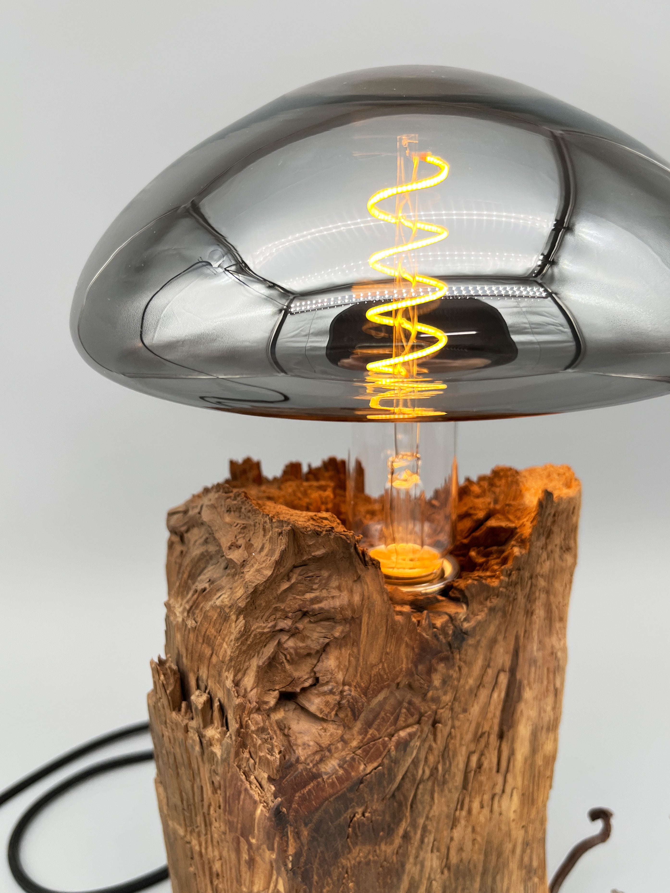 Nachttischlampe aus Hof zu Wil Eiche mit Pilz-Glühbirne