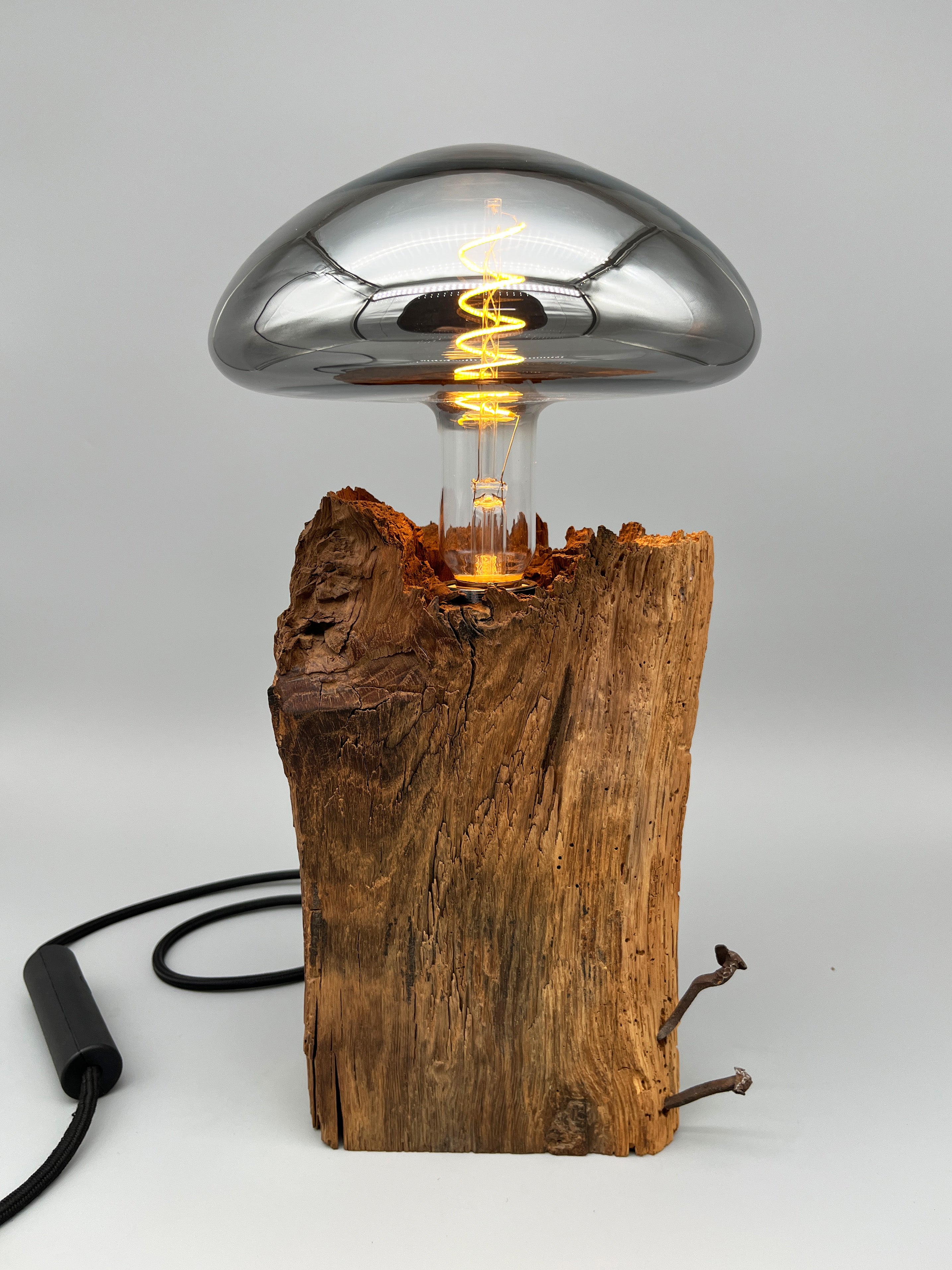Nachttischlampe aus Hof zu Wil Eiche mit Pilz-Glühbirne
