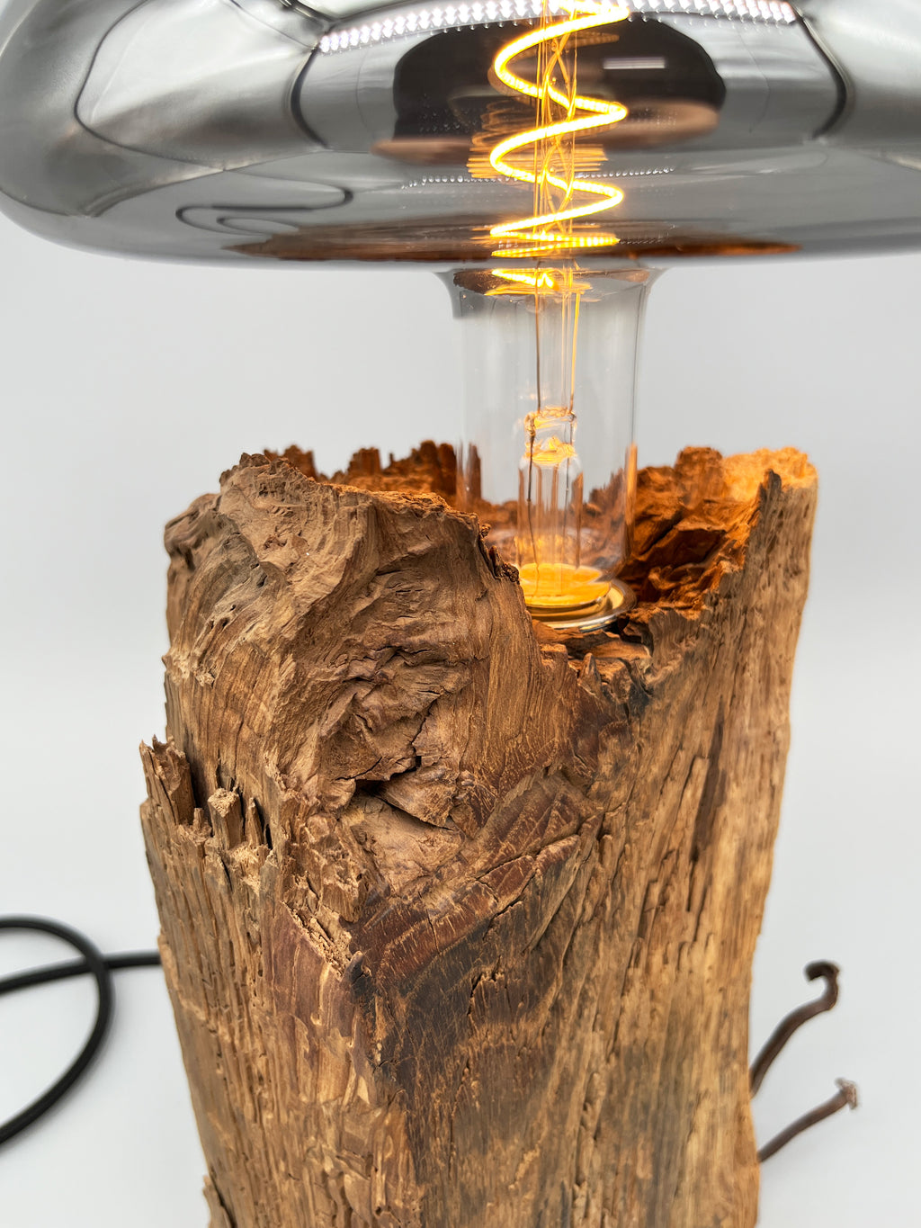 Nachttischlampe aus Hof zu Wil Eiche mit Pilz-Glühbirne