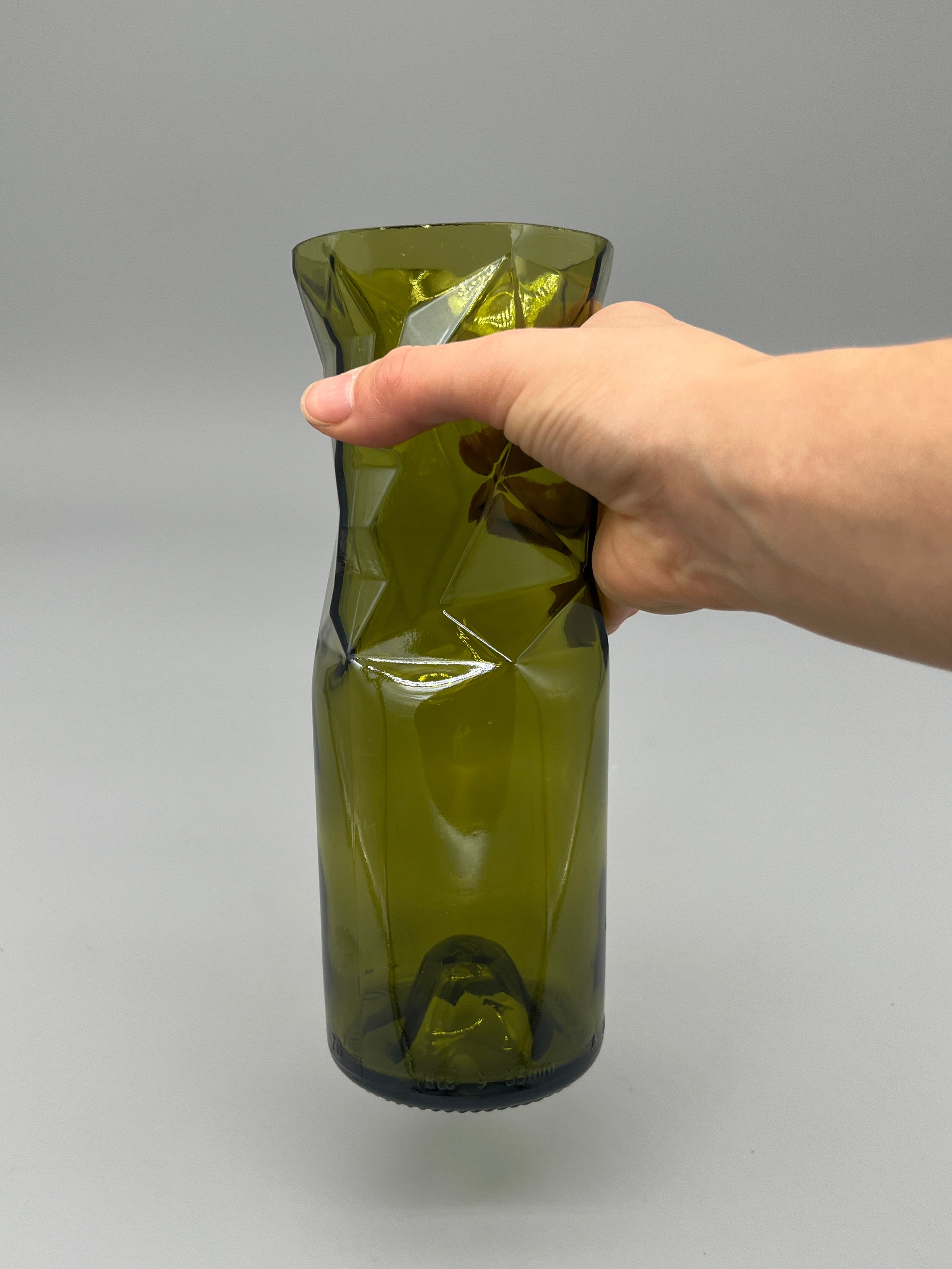 Allrounder Glas – Kantige Weinflasche