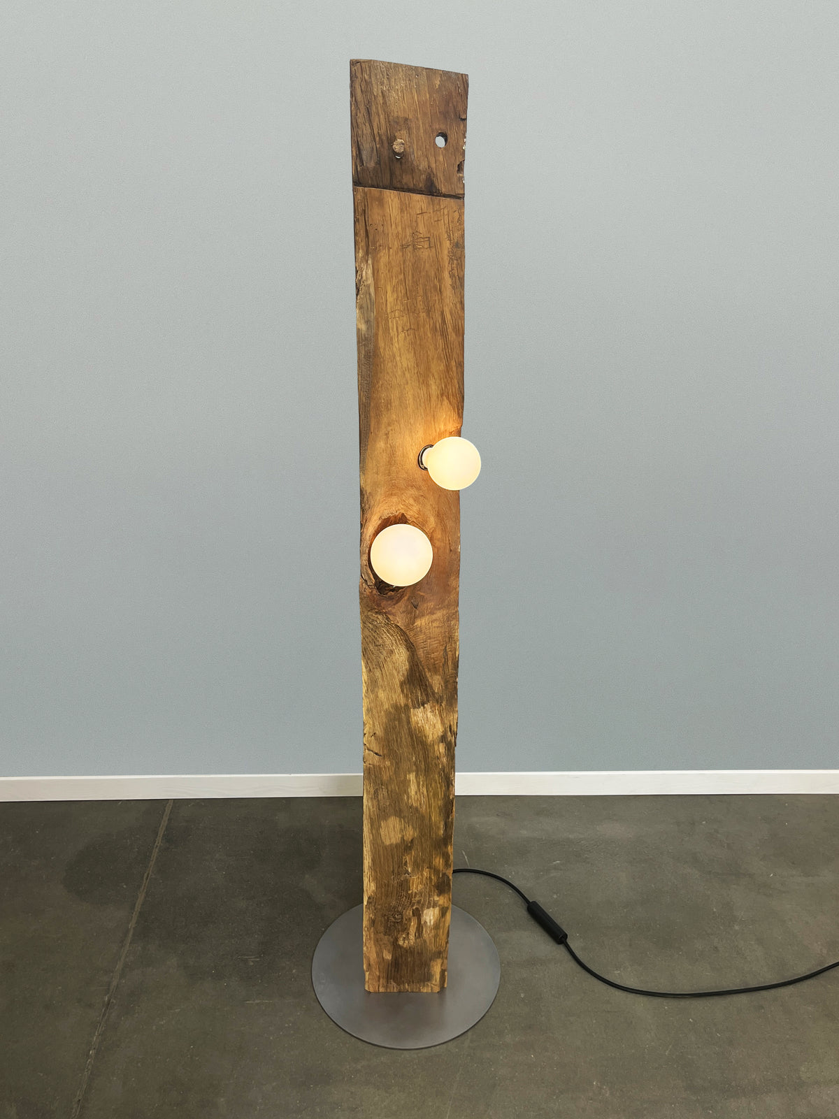 Stehlampe – Wandschwelle aus der Nordseite des Hof zu Wil