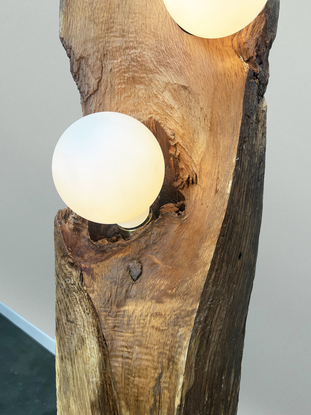 Stehlampe – Wandschwelle aus der Nordseite des Hof zu Wil