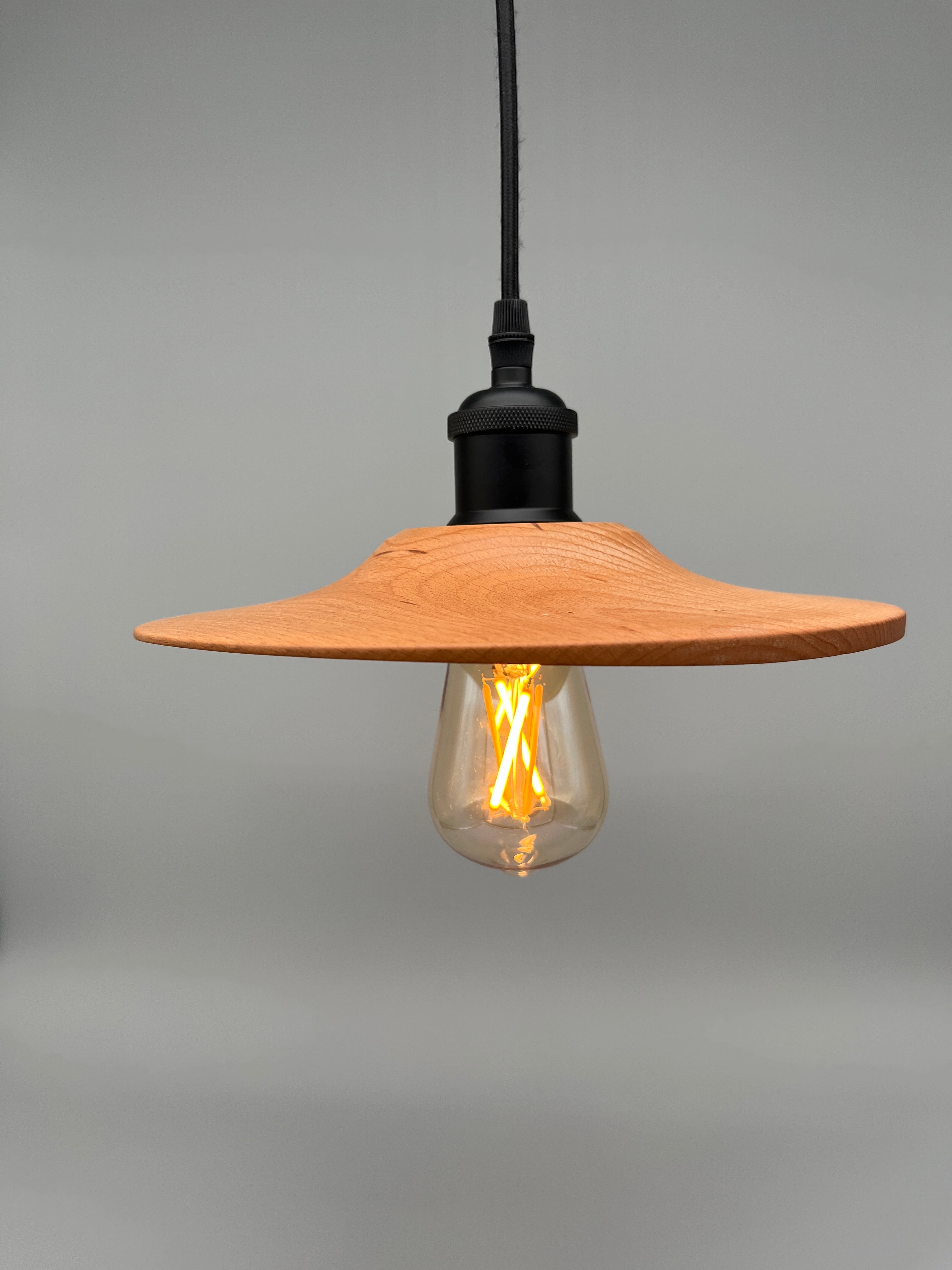 Glühwürmli – Holz Lampenschirm, Buche aus Treppenstufe