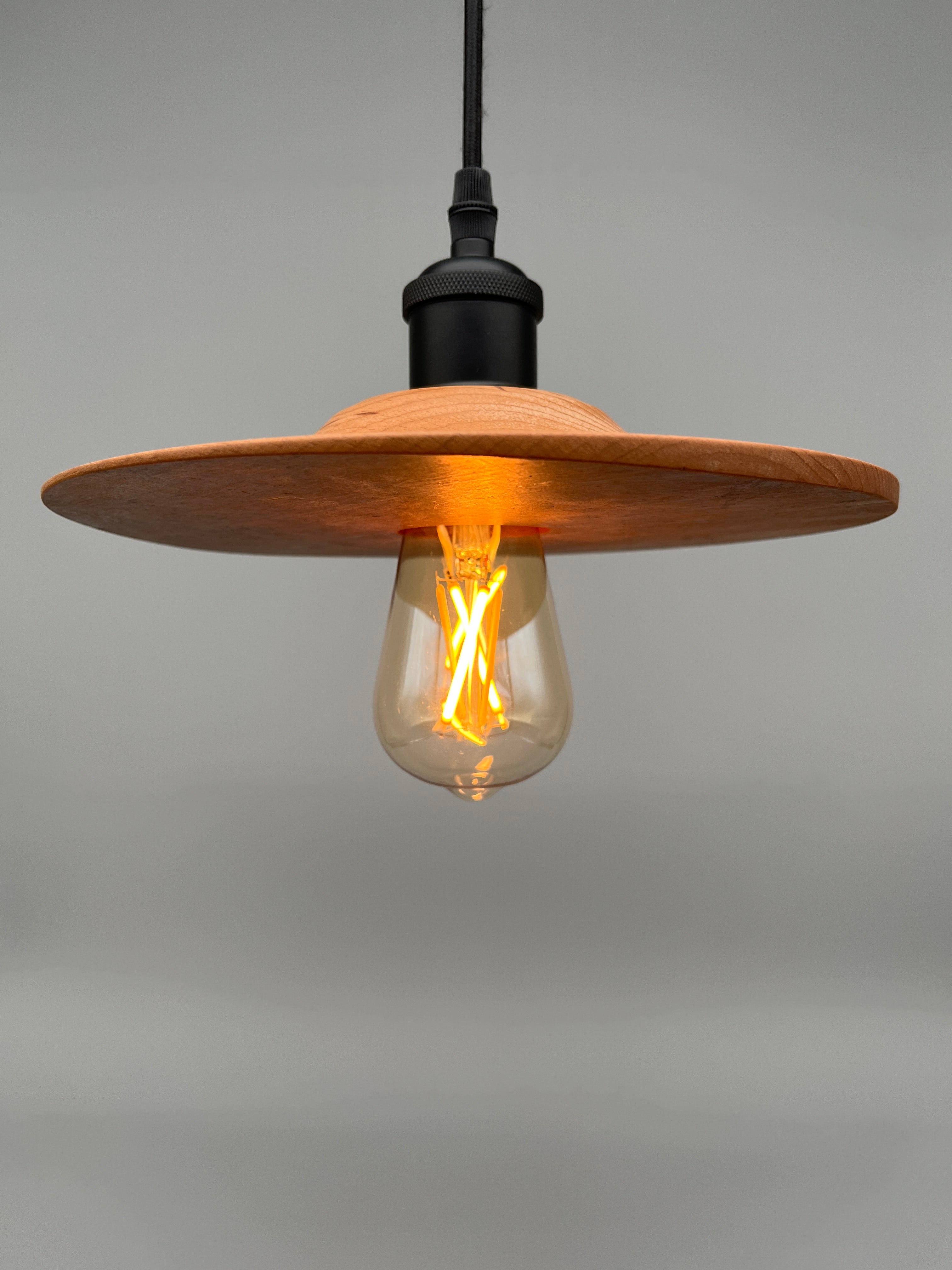 Glühwürmli – Holz Lampenschirm, Buche aus Treppenstufe