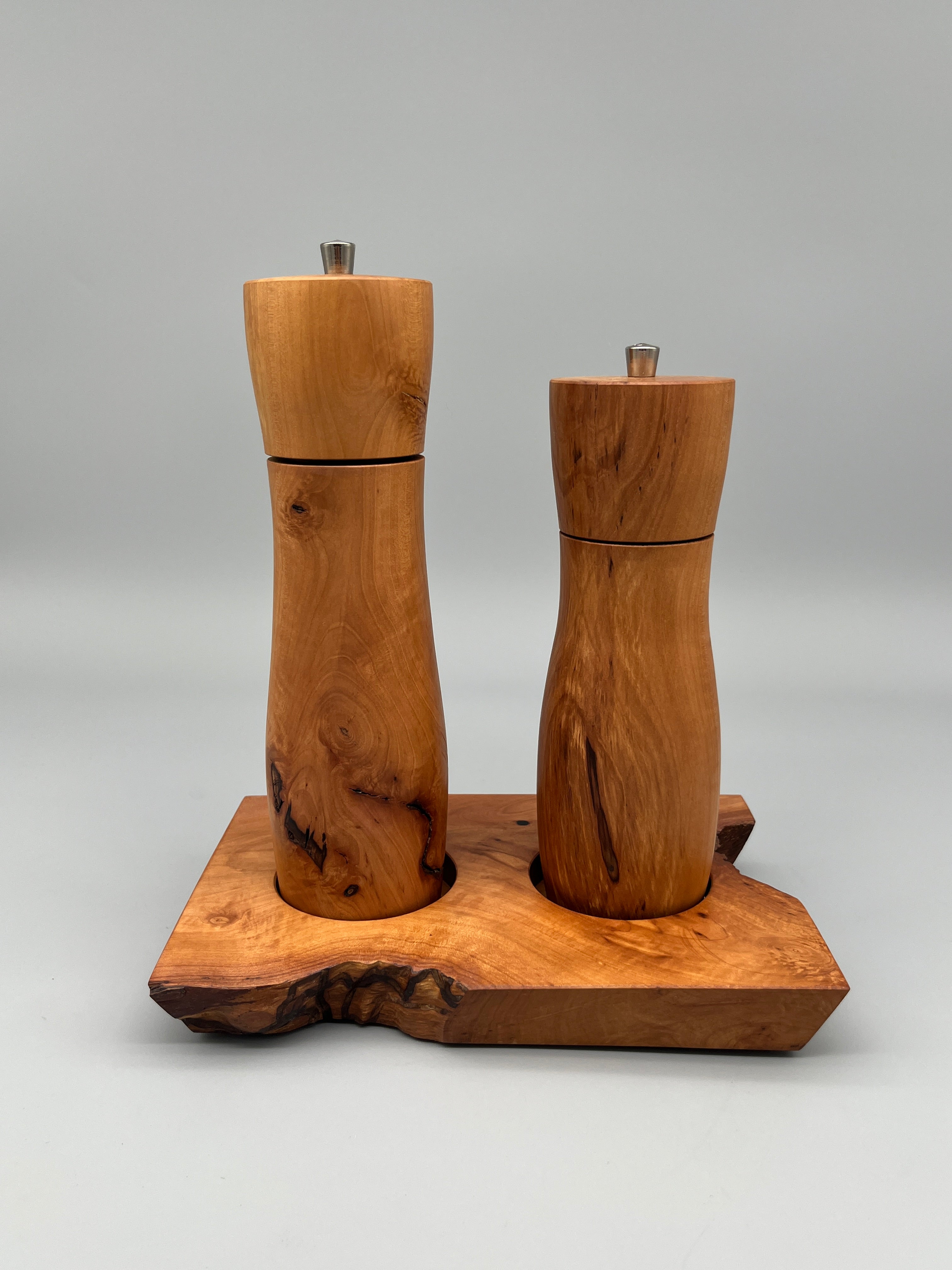 Pfeffer- und Salzmühle Set mit Brettli – Weissdorn