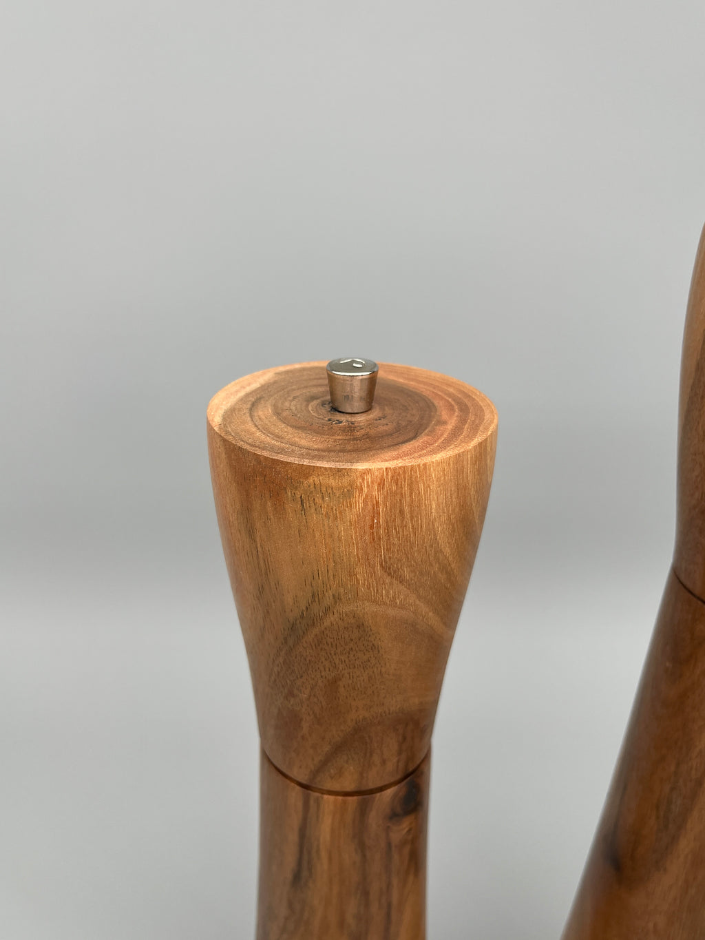 Pfeffer- und Salzmühle Set mit Brettli – Nussbaum