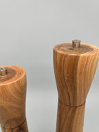 Pfeffer- und Salzmühle Set mit Brettli – Nussbaum