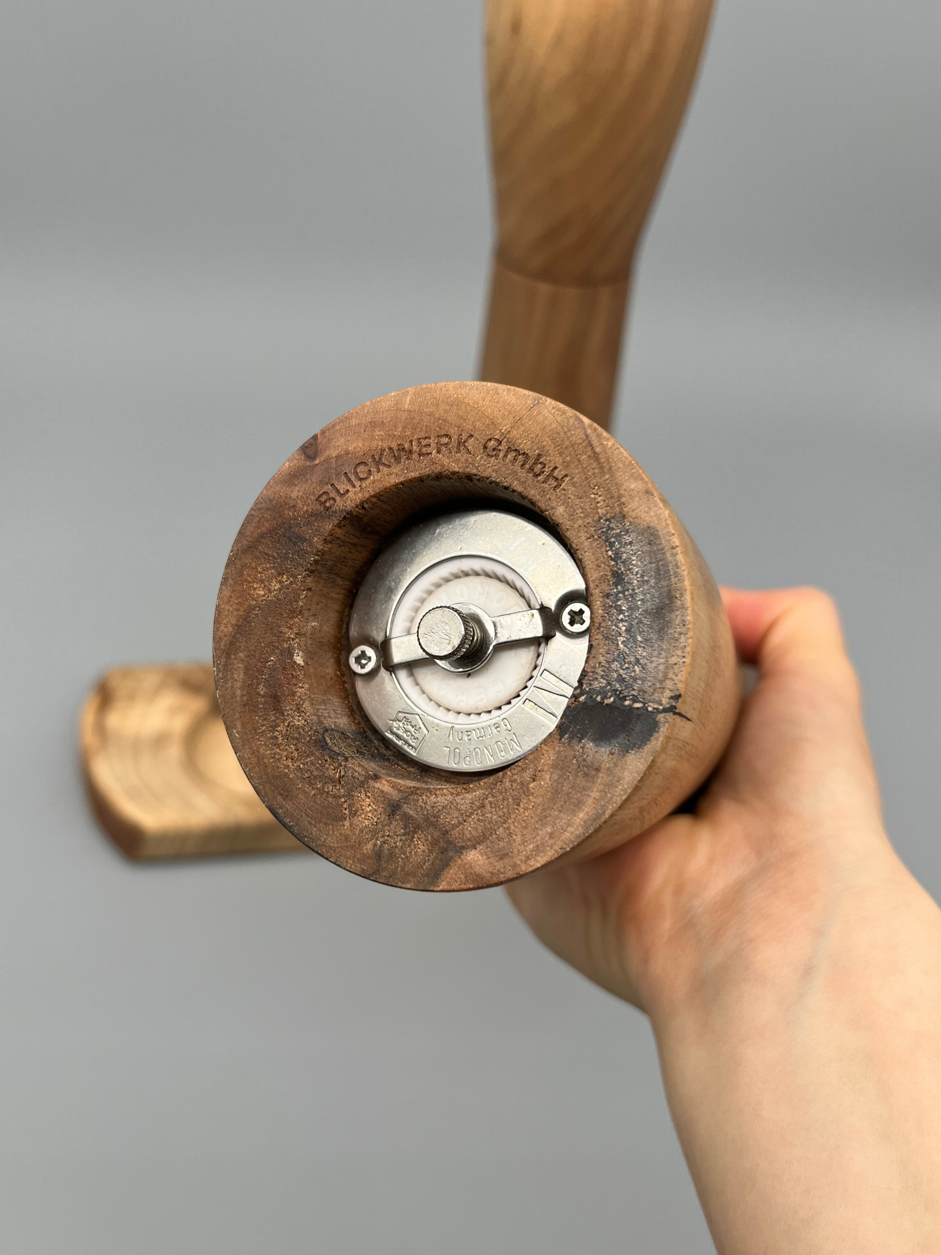 Pfeffer- und Salzmühle Set mit Brettli – Nussbaum