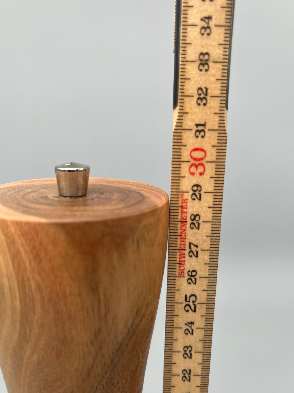 Pfeffer- und Salzmühle Set mit Brettli – Nussbaum