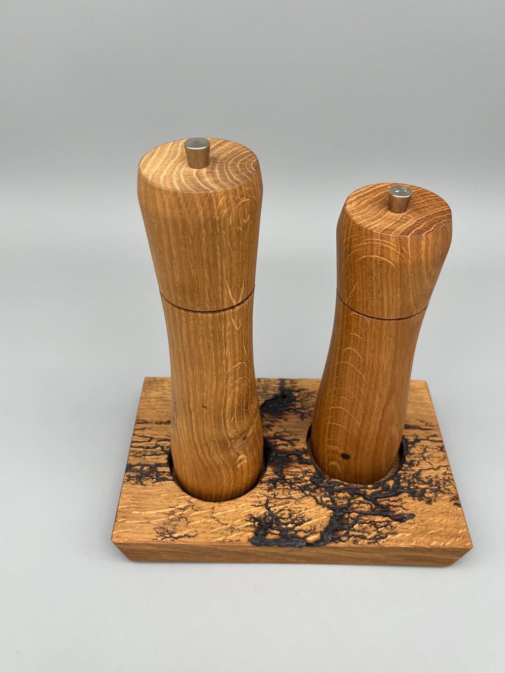 Pfeffer- und Salzmühle Set mit Brettli – Eiche