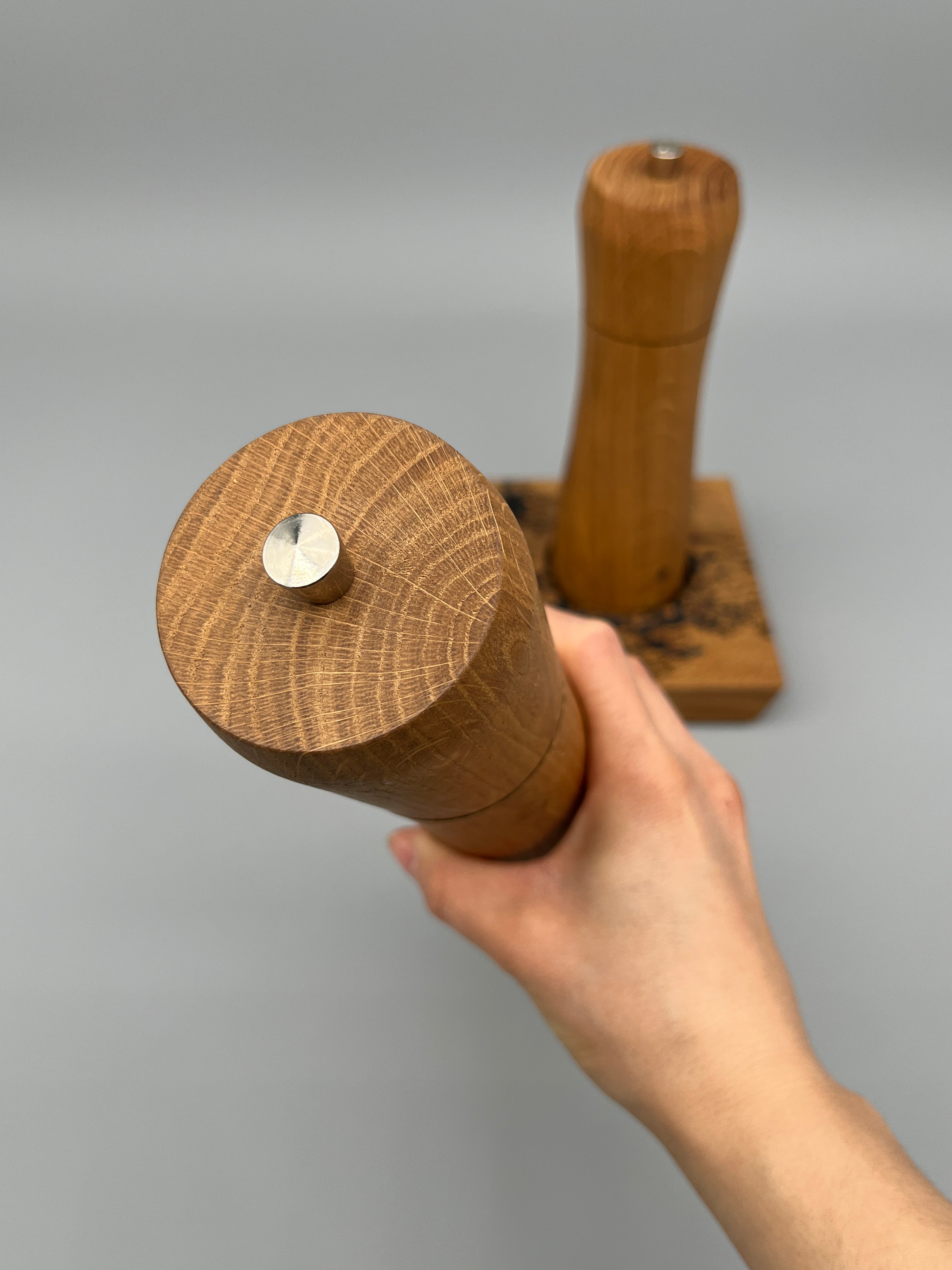 Pfeffer- und Salzmühle Set mit Brettli – Eiche