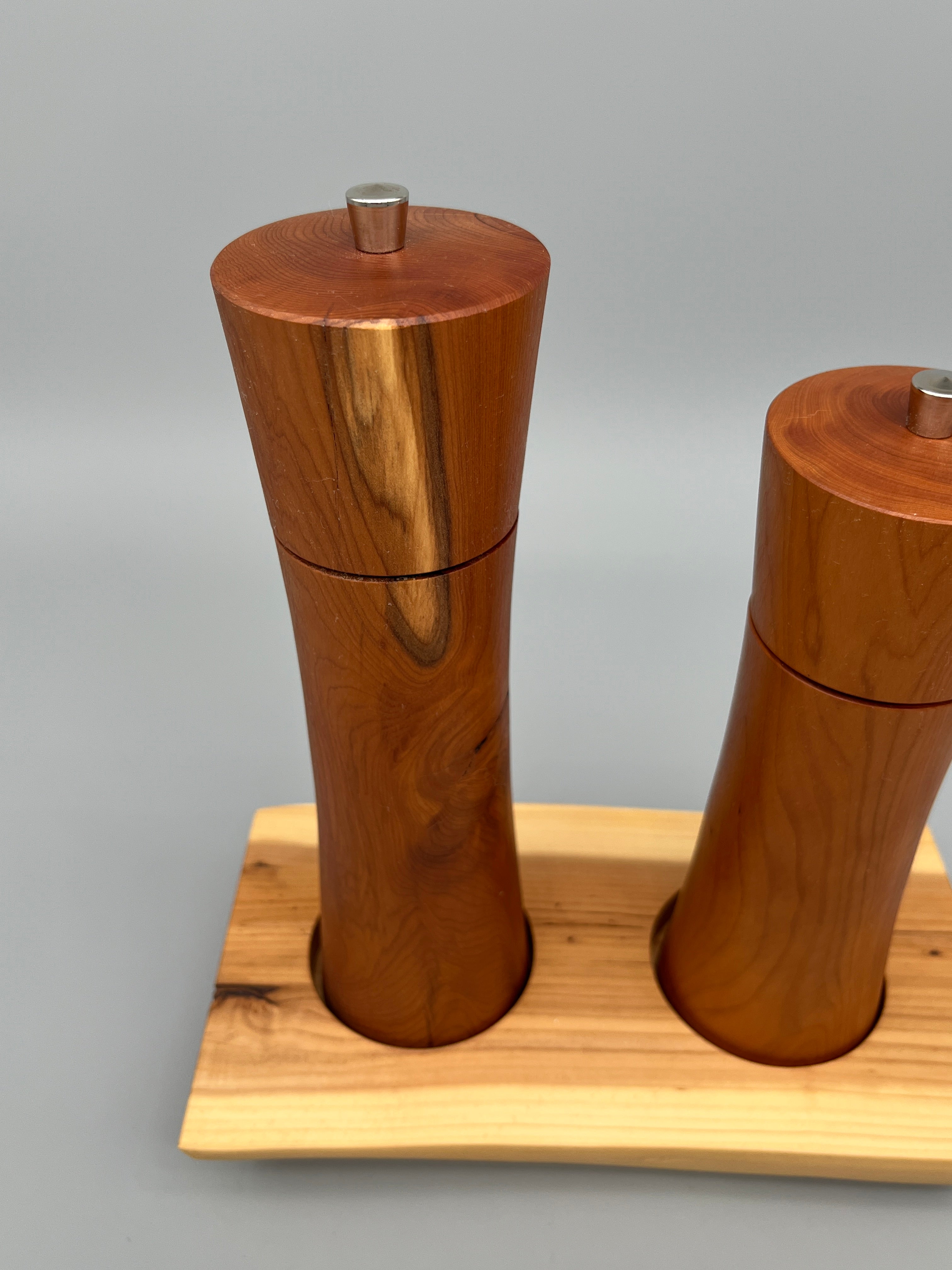 Pfeffer- und Salzmühle Set mit Brettli – Eibe