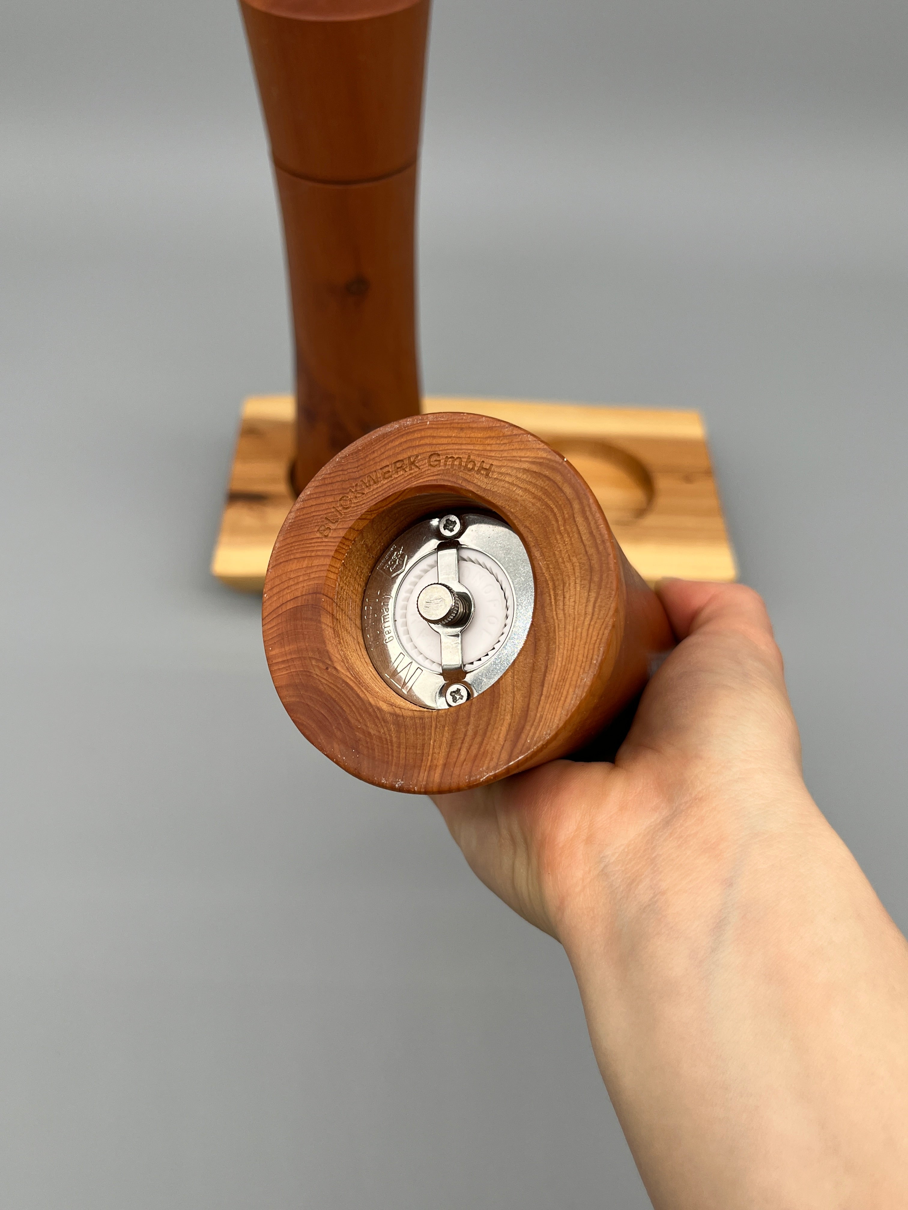 Pfeffer- und Salzmühle Set mit Brettli – Eibe