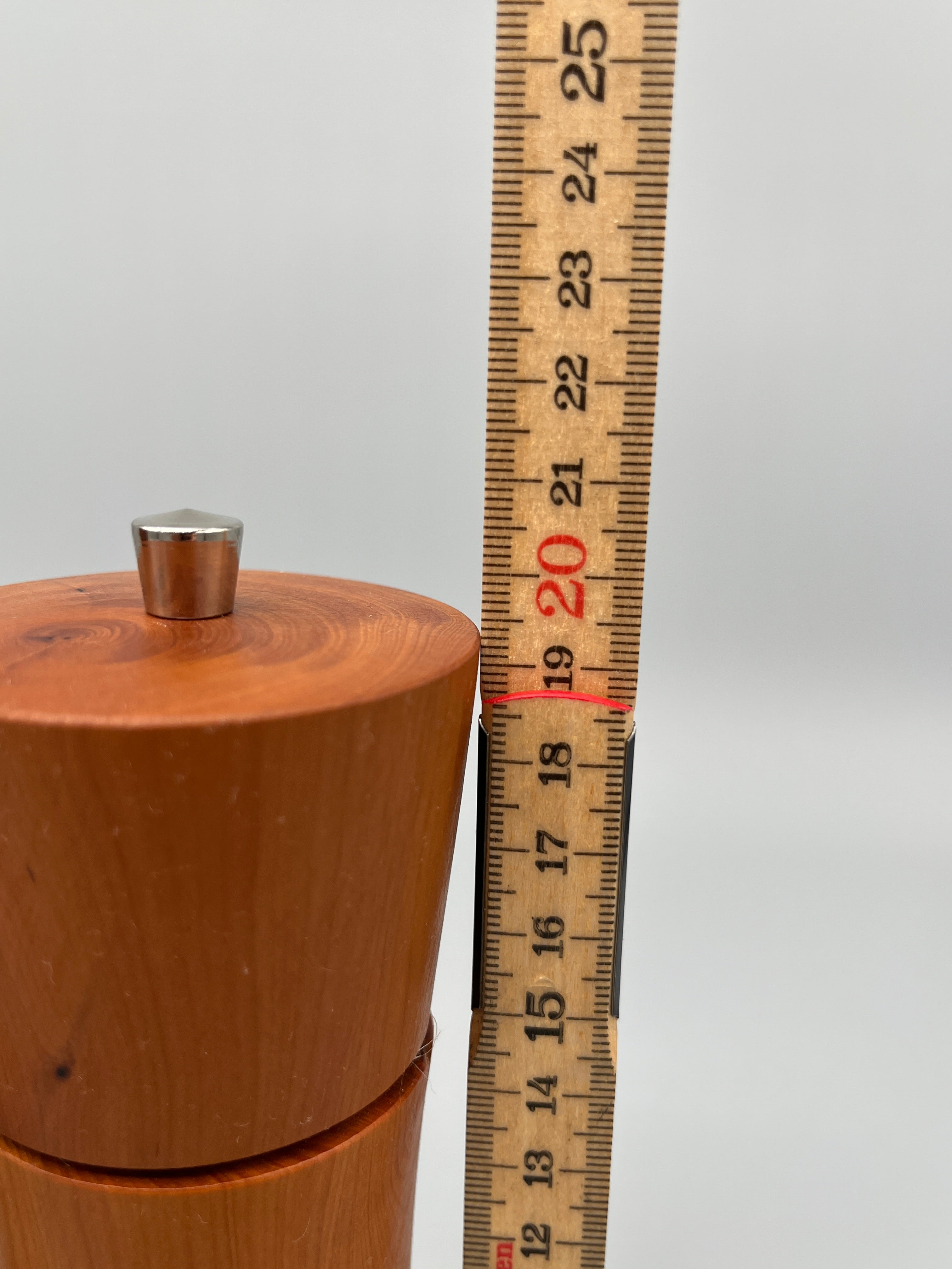 Pfeffer- und Salzmühle Set mit Brettli – Eibe