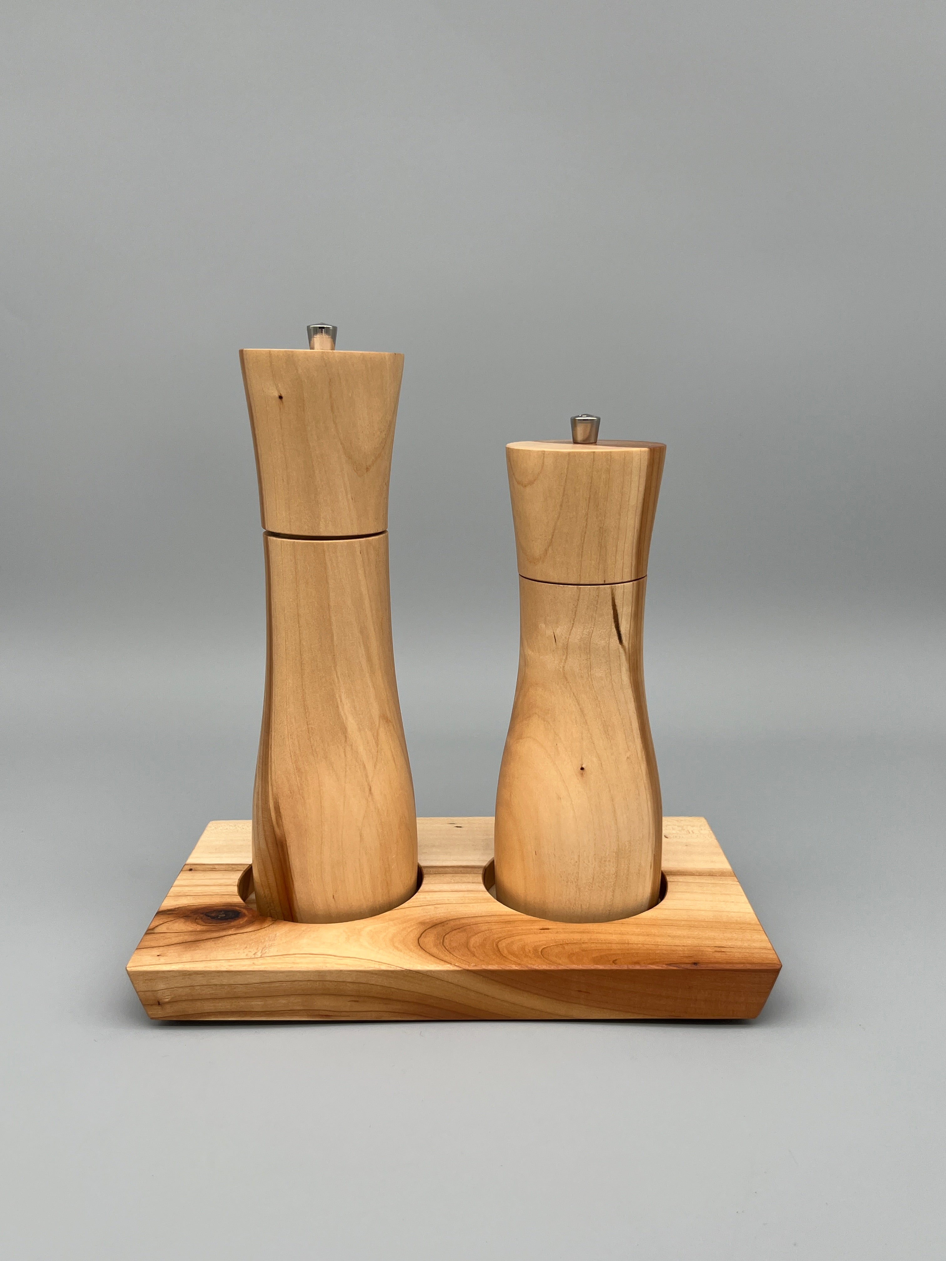Pfeffer- und Salzmühle Set mit Brettli – Ulme