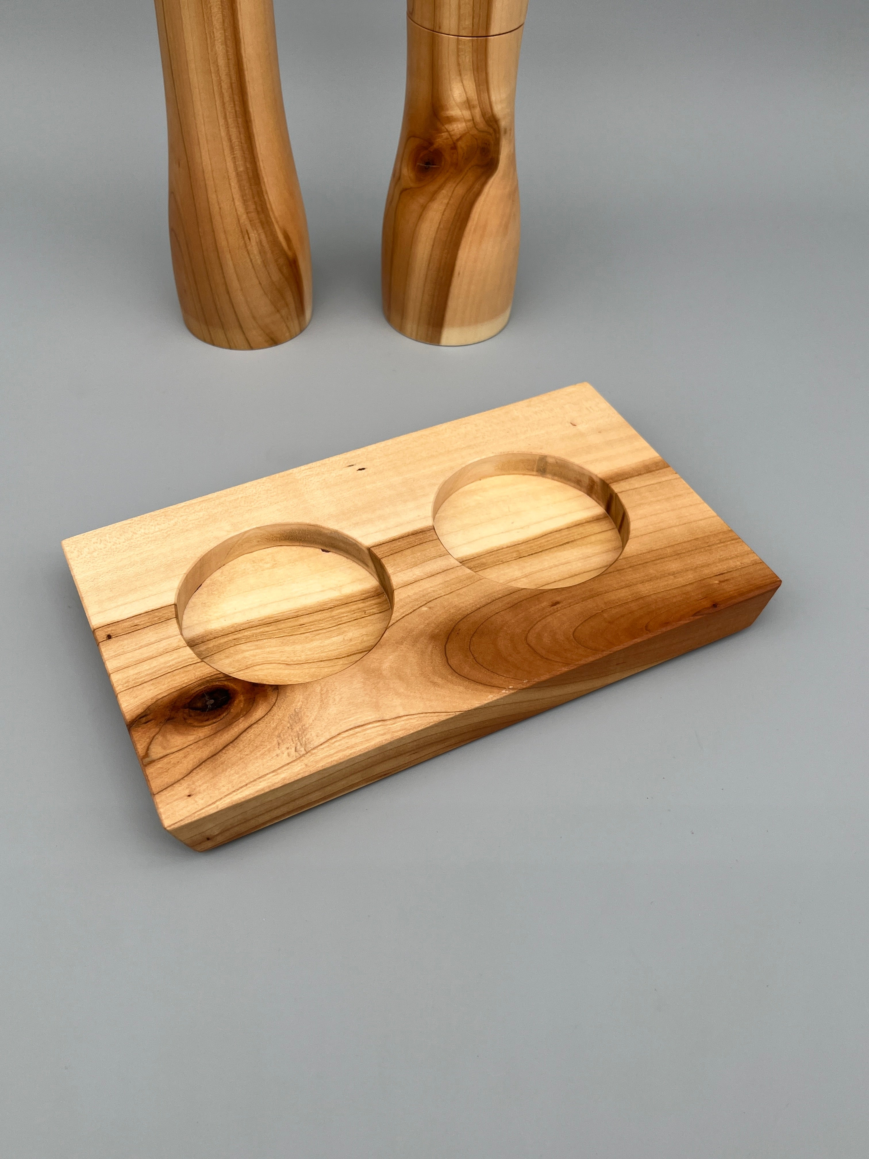 Pfeffer- und Salzmühle Set mit Brettli – Ulme