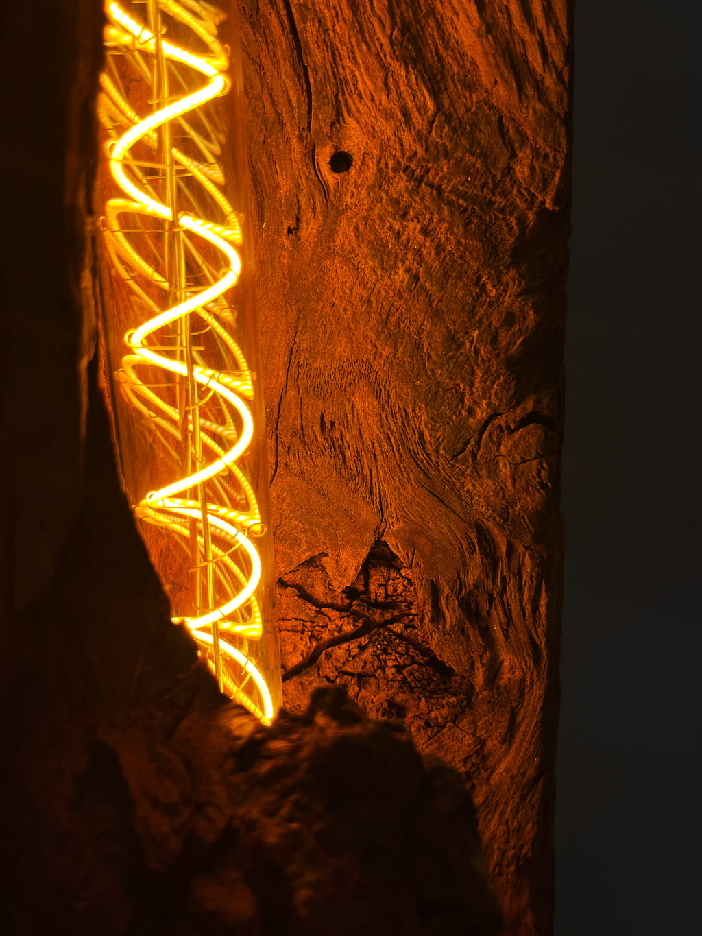 Ombra – Stimmungslicht aus Altholz vom Hof zu Wil, Unikat