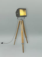 Stativlampe – Nuria Kern
