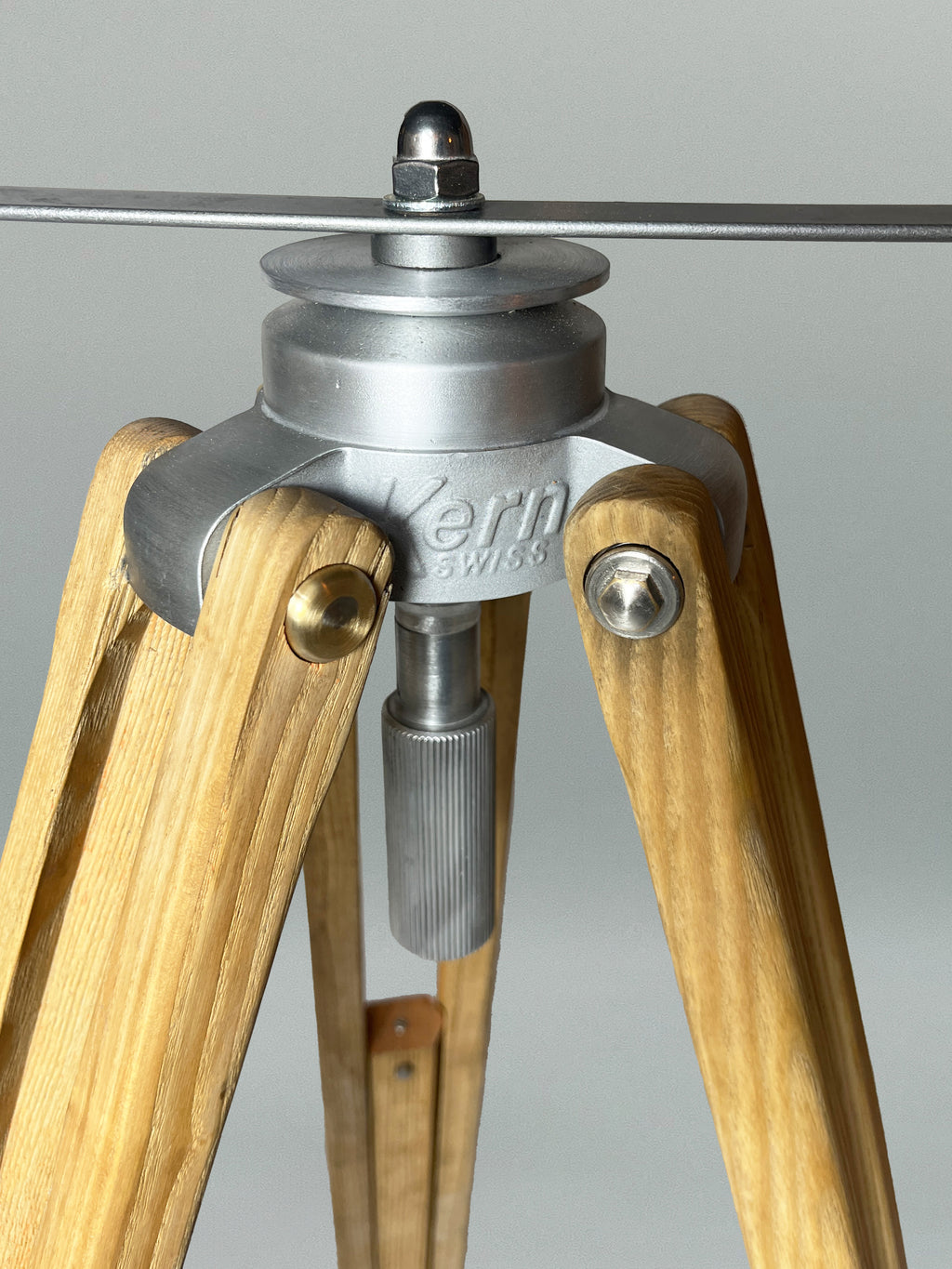 Stativlampe – Nuria Kern