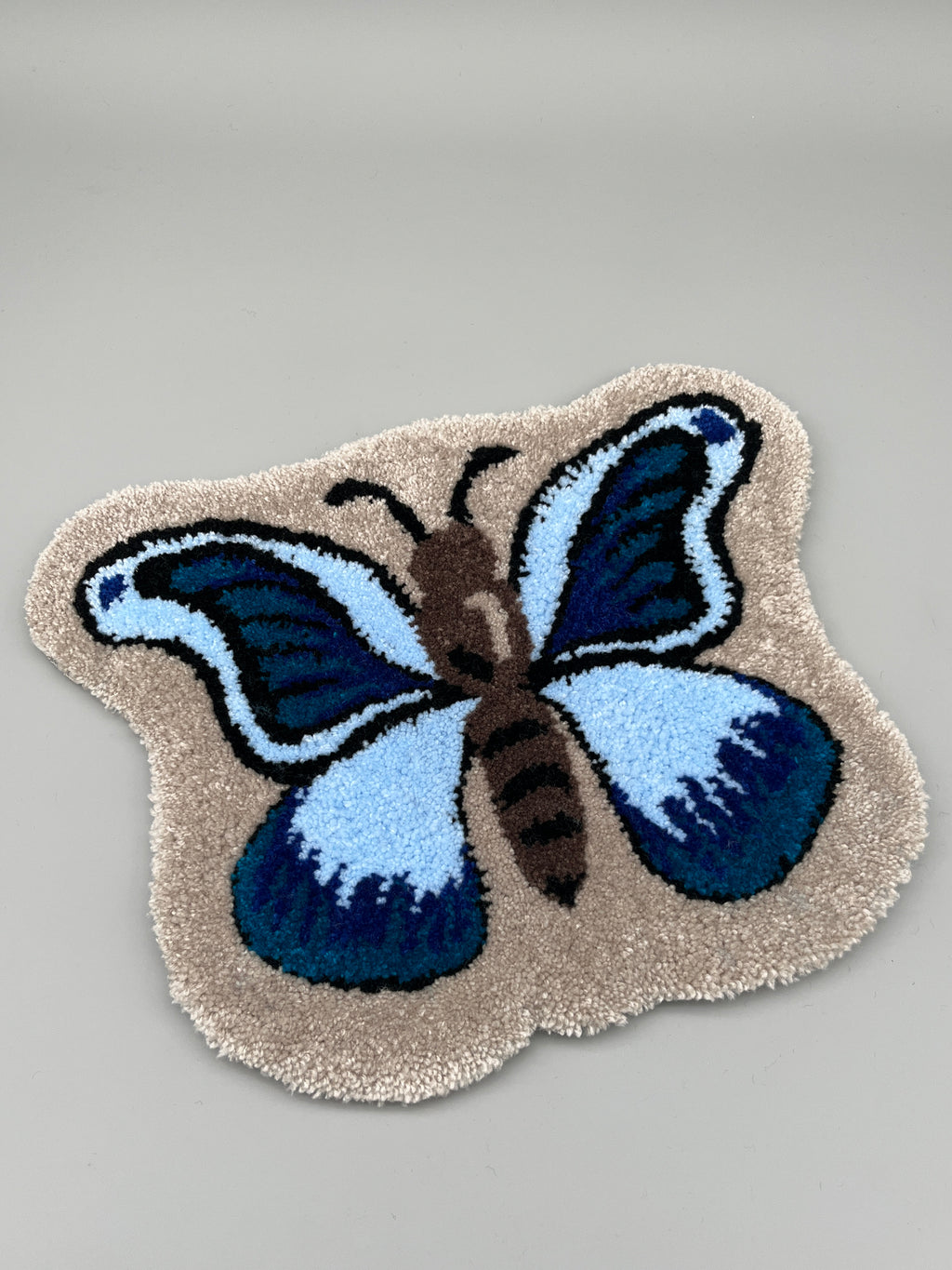 Handgefertigter Teppich, Schmetterling
